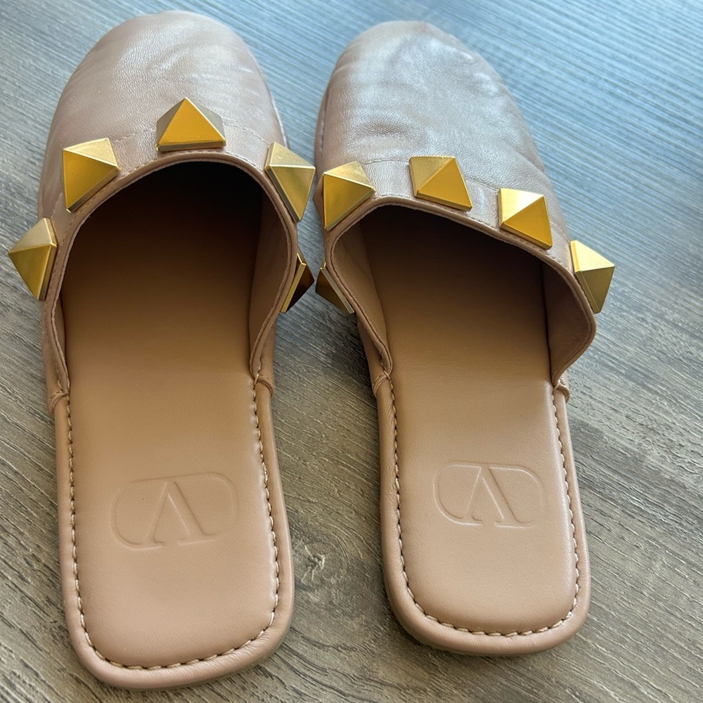 💛SOLD 💛VALENTINO GARAVANI Calfskin Roman Stud Flat Slippers - Picture 7 of 13